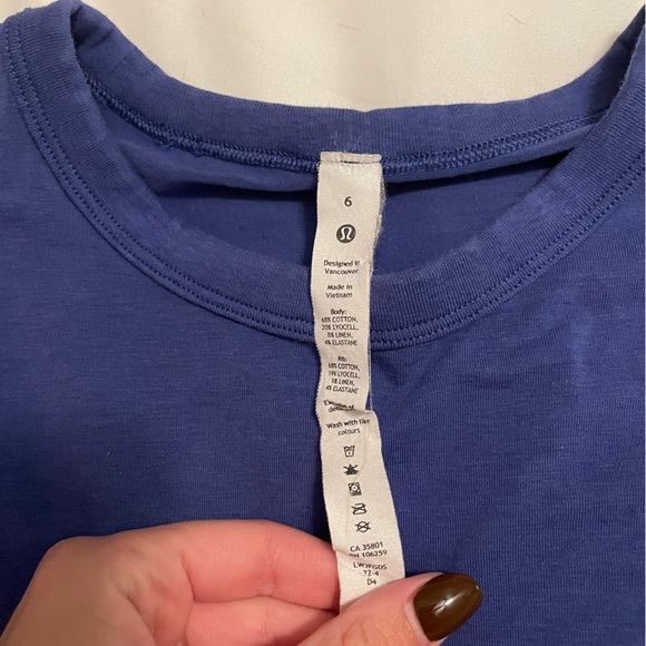 Lululemon cropped Tshirt size 6 worn twice- blue - Picture 2 of 2